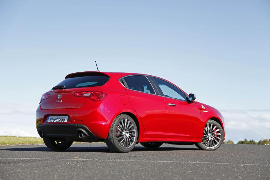  Alfa Romeo Giulietta Cloverleaf (940) 2010 года  (UK) (фото 39 из 40)